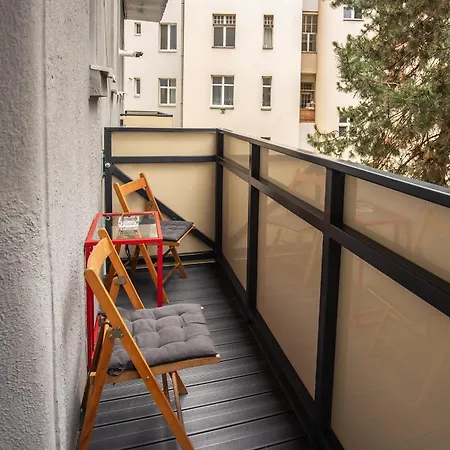 Spacious & Bright In Center Apartmán