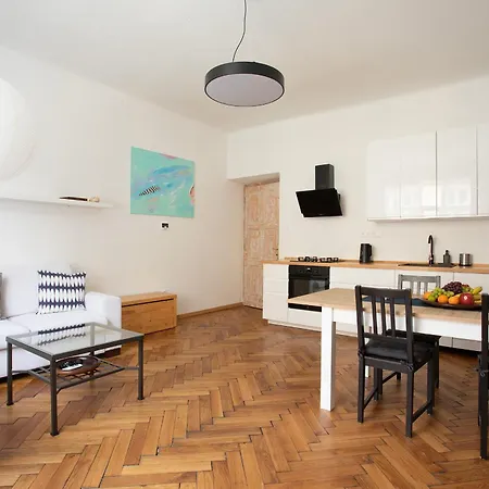 Spacious & Bright In Center Apartmán *